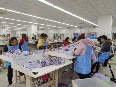 訂單激增，梁平服飾企業開足馬力忙生產